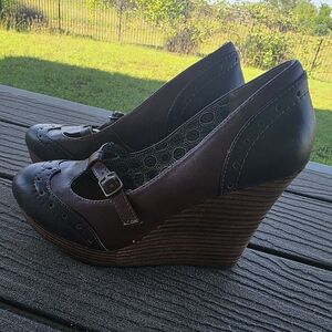 Elegant Brown Wedge Shoes